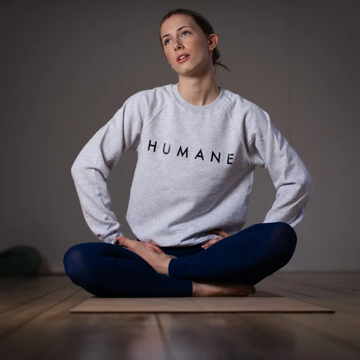 H U M A N E grå sweat - svart print